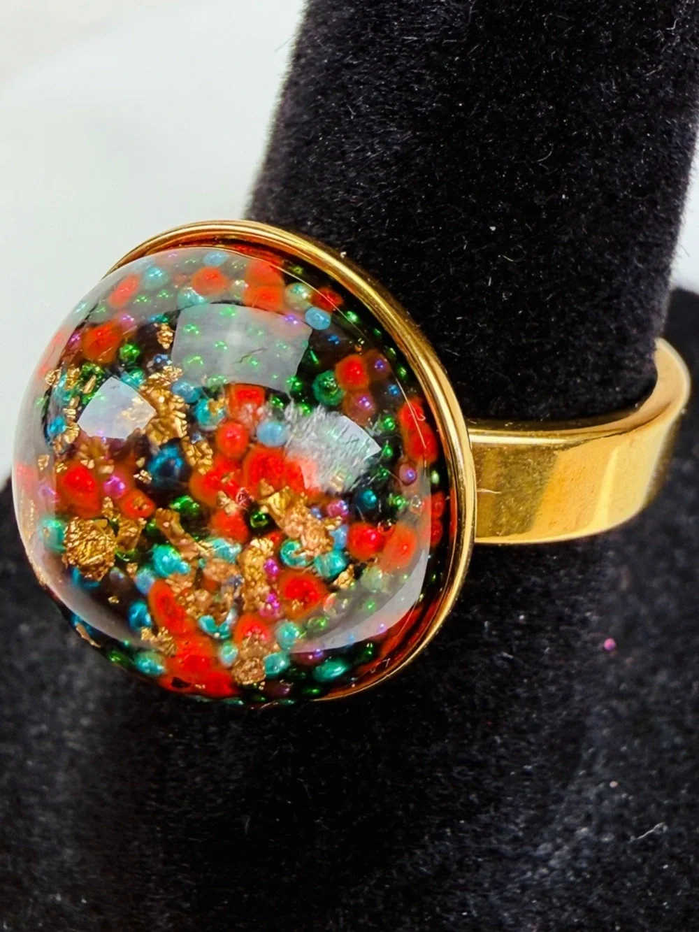Beautiful size 6 1/2 goldtone raised bubble costume ring